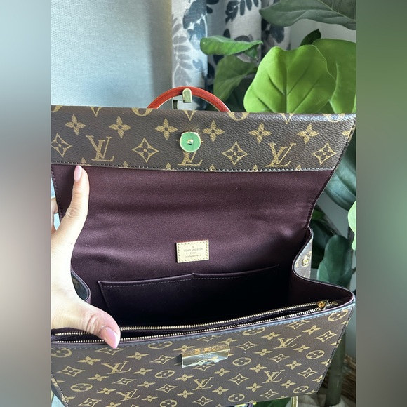 Louis Vuitton Cluny MM Blue Glacial - Picture 10 of 16